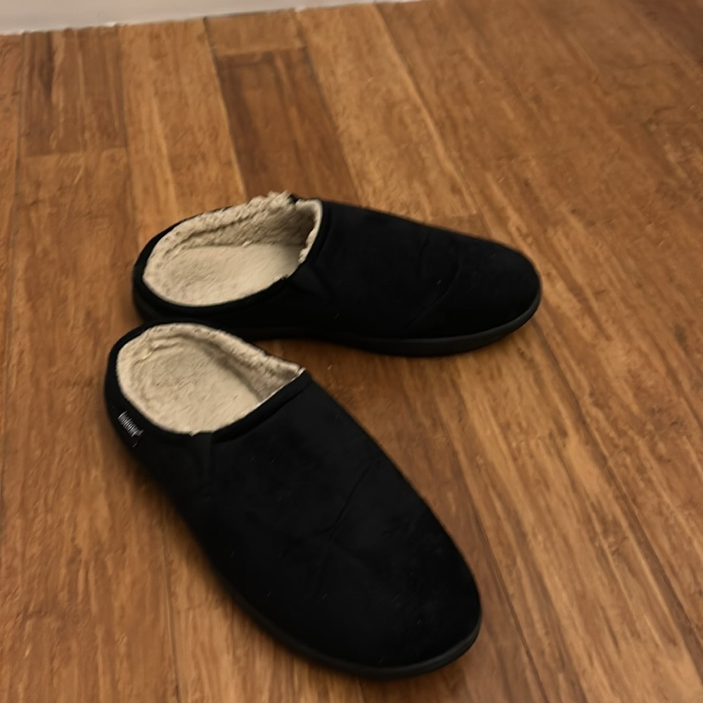 Men’s Black Slippers - Picture 2 of 3